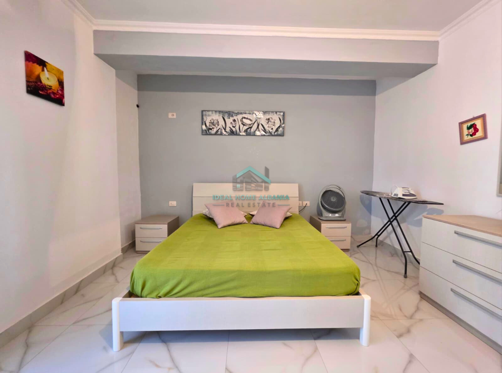 Lungomare,Vlore- Shitet apartament 1+1+Ballkon
