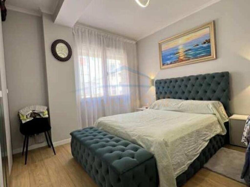 Shitet, Apartament 1+1, Unaza e Re.