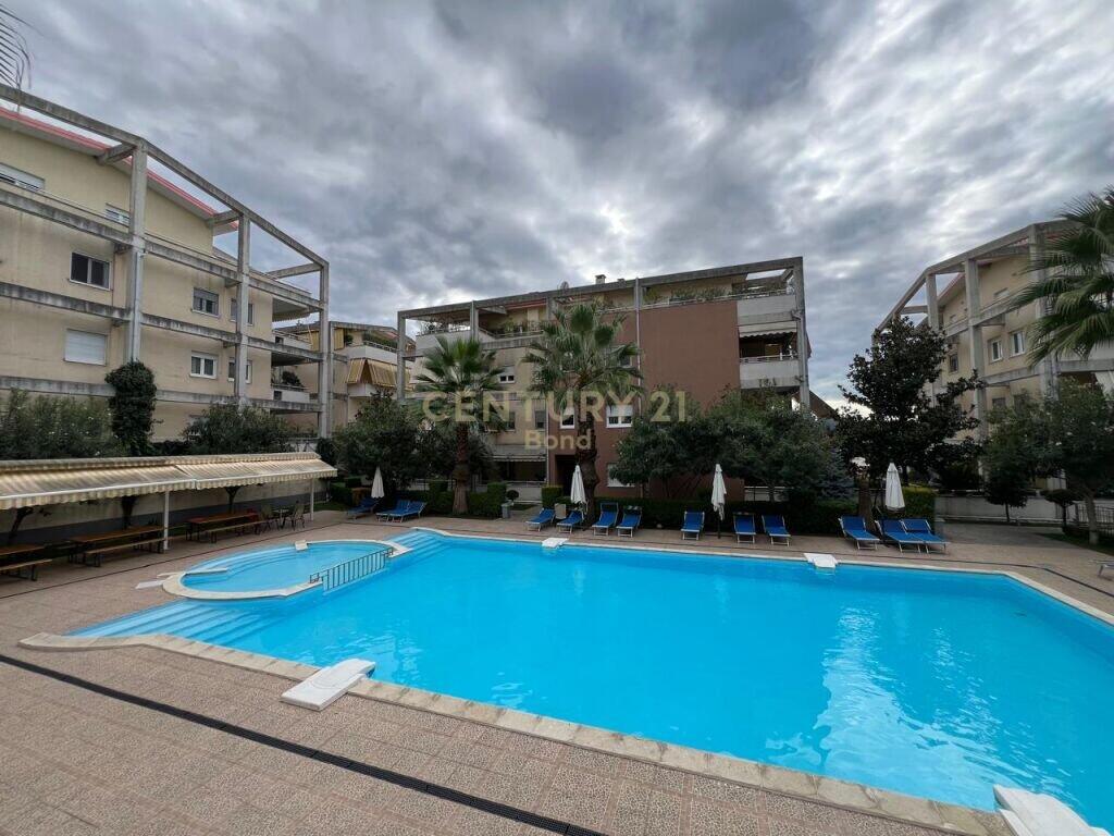 Jepet me qira Apartament 2+1+2 + Garazh