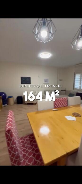 Shitet Apartment 3+1+2 tek Komuna e Parisit