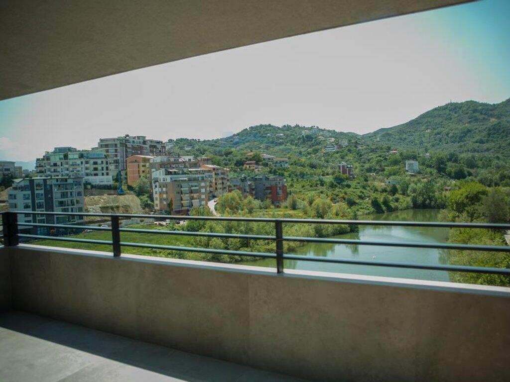 Appartamento di Lusso in Vendita con Vista Panoramica sul Lago Secco