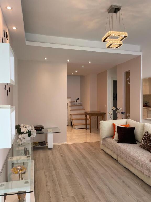 SHITET APARTAMENT 2+1 RRUGA E DIBRES 9.900.000 LEKE