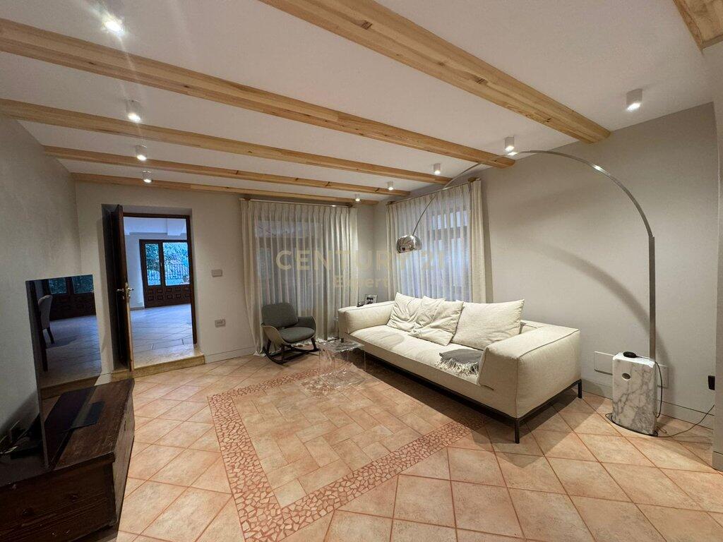 Villa with Yard for Rent in the Center of Tirana – Beginning of “Zogu i Parë” Boulevard