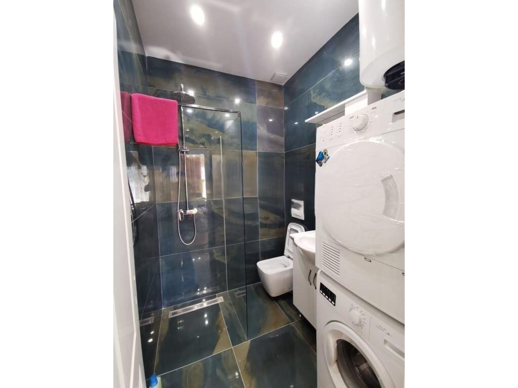 VENDIAMO APPARTAMENTO 1+1 VICINO ALL'HOTEL COLOSSEO, VIA DURRËS !!! 140.000 €
