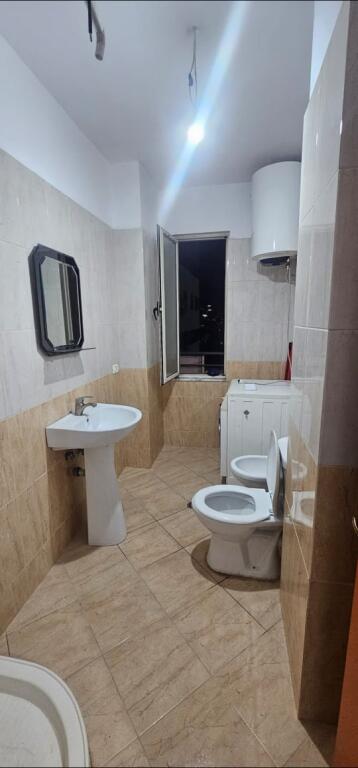 🏢Ne zonen e Yberishtit,Rruga 3 Deshmoret,perballe Kmy-s shitet apartament 1+1, 110,000 EURO