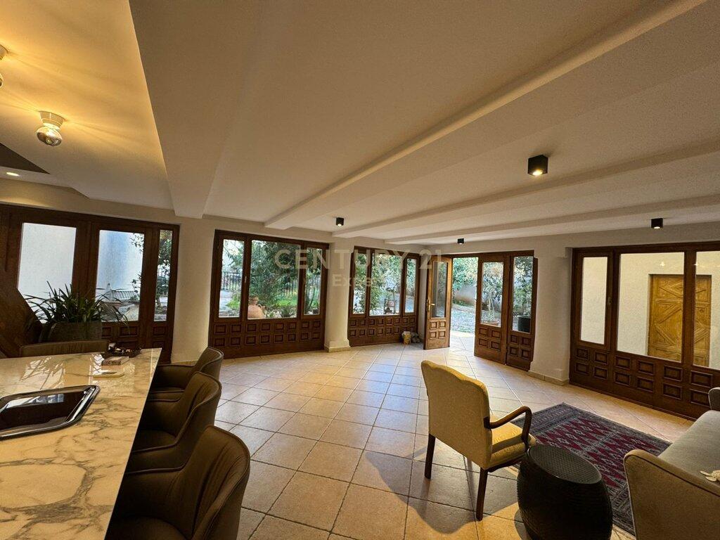 Villa with Yard for Rent in the Center of Tirana – Beginning of “Zogu i Parë” Boulevard