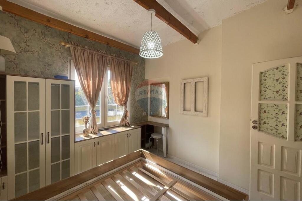 Shitet apartament 2+1 stacioni i trenit