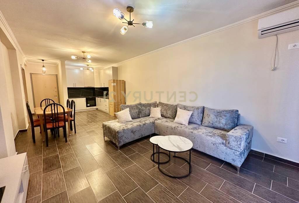 Appartamento in affitto 2+1+2, vicino ai Palazzi Çabej