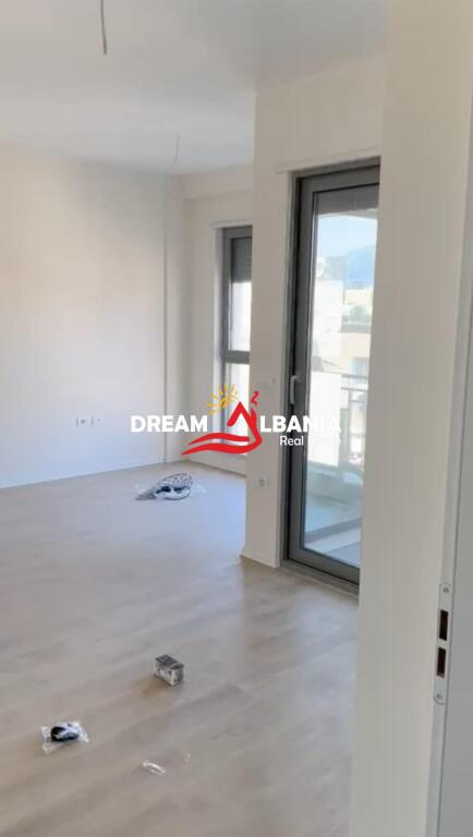 Appartamento 1+1/Ufficio in affitto in via “Dervish Hekali”, vicino alla “Scuola Rossa” – Tirana (ID 42111475)