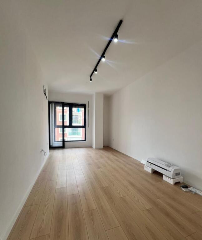 Shitet Apartament 1+1 Komuna e Parisit