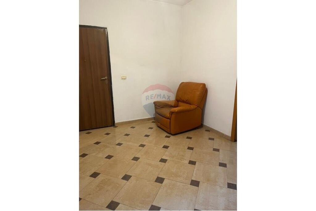 Affittasi appartamento spazioso (2+1), Via Frang Bardhi !
