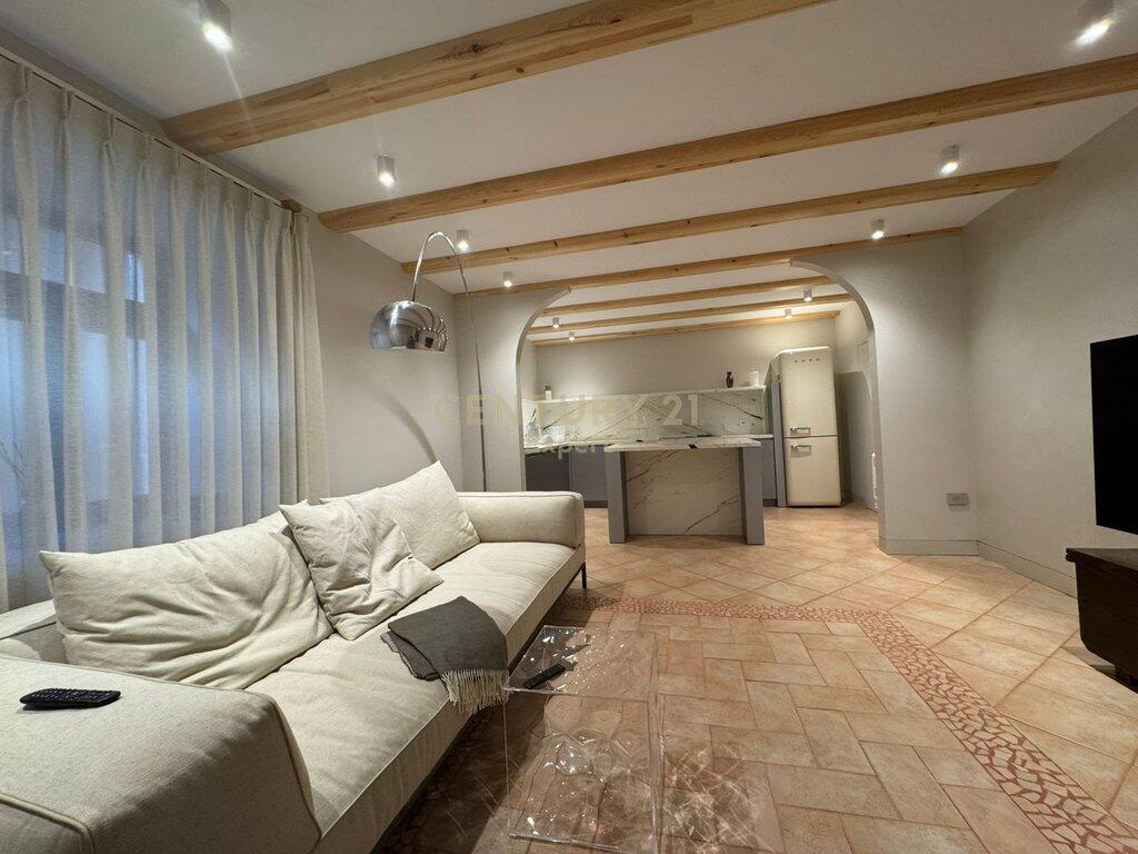 Villa with Yard for Rent in the Center of Tirana – Beginning of “Zogu i Parë” Boulevard