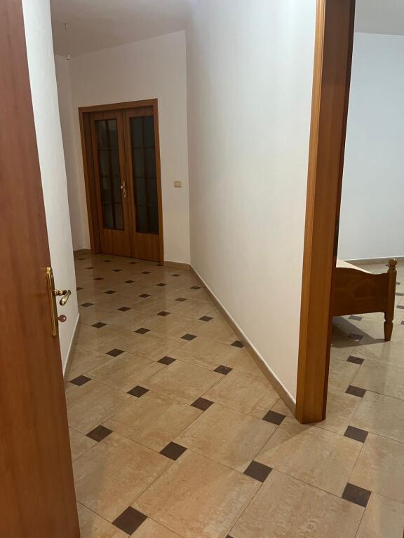 in affitto appartamento (2+1) spazioso, Via Frang Bardhi