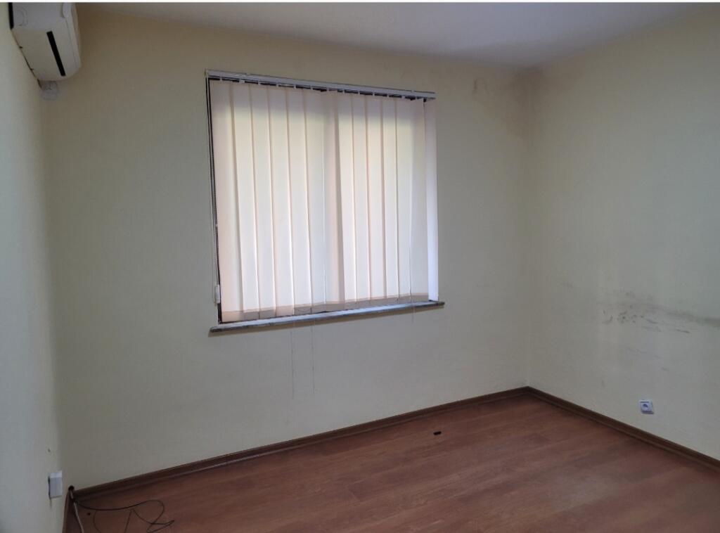 Jepet  me qera   apartament 2+1 ne zemër te bllokut  