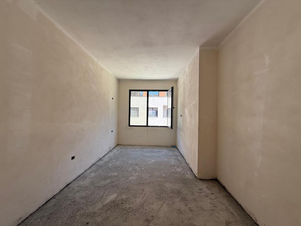 SHESIM APARTAMENT 2+1+2 TEK KOMPLEKSI XHELUKS PRANE XIBRAKUT!