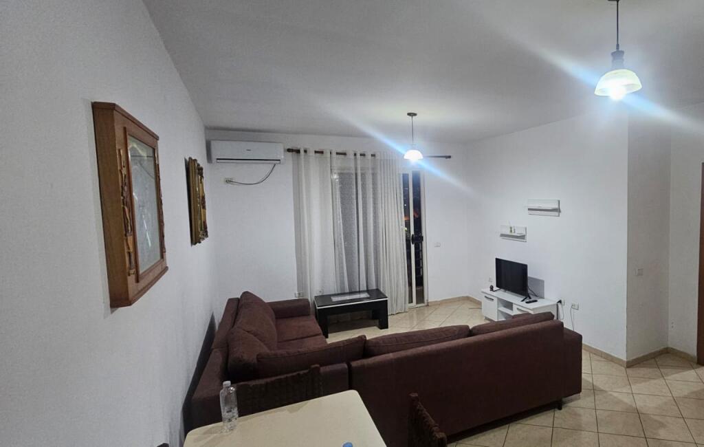 🏢Ne zonen e Yberishtit,Rruga 3 Deshmoret,perballe Kmy-s shitet apartament 1+1, 110,000 EURO