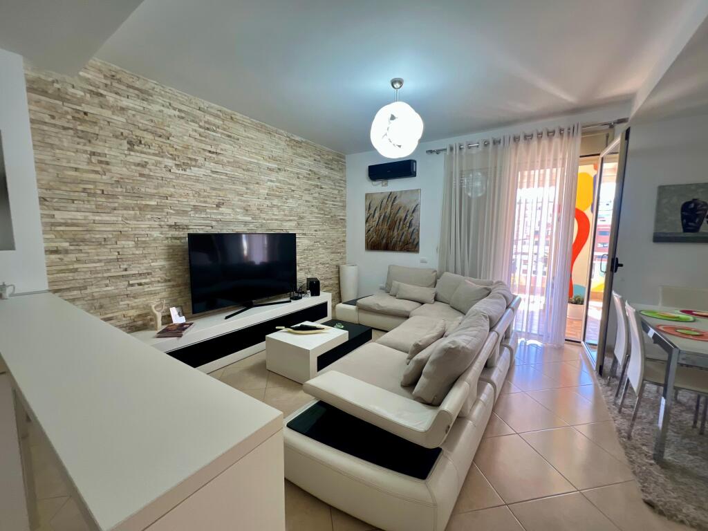 Penthouse Per Shitje Ne Bulevardin Vlore - Skele