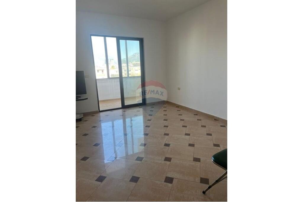 Affittasi appartamento spazioso (2+1), Via Frang Bardhi !
