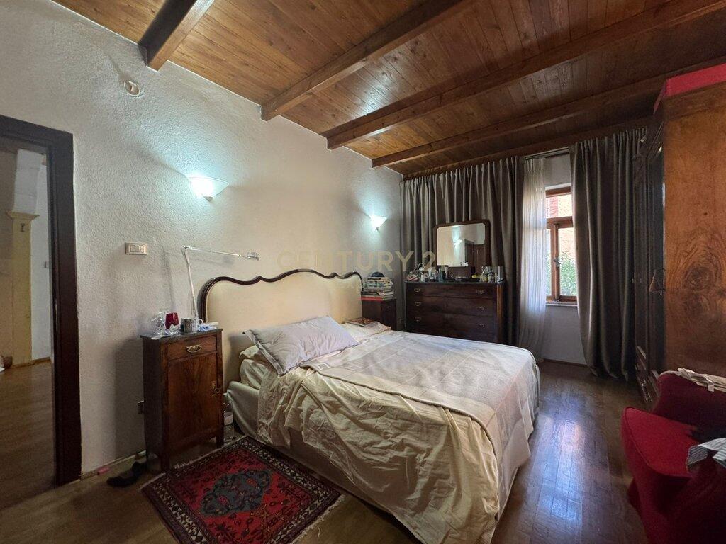 Villa with Yard for Rent in the Center of Tirana – Beginning of “Zogu i Parë” Boulevard