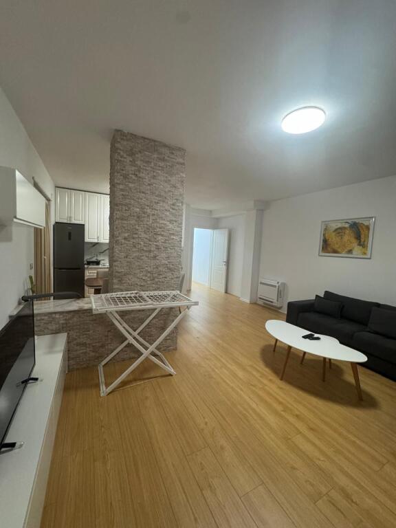 📍 Location: Tirana, Astir – New Ring, Teodor Keko street 🏢 Type: Apartment for rent 🛋️ Description:  • 1+1 apartment, with an area of about 81 m²  • Located on the second floor of the building  • The building has an elevator and is equipped with a chiller system  • The apartment is newly furnished  • It has two balconies: one at the kitchen and one at the bedroom  💰 Price: 600 € per month