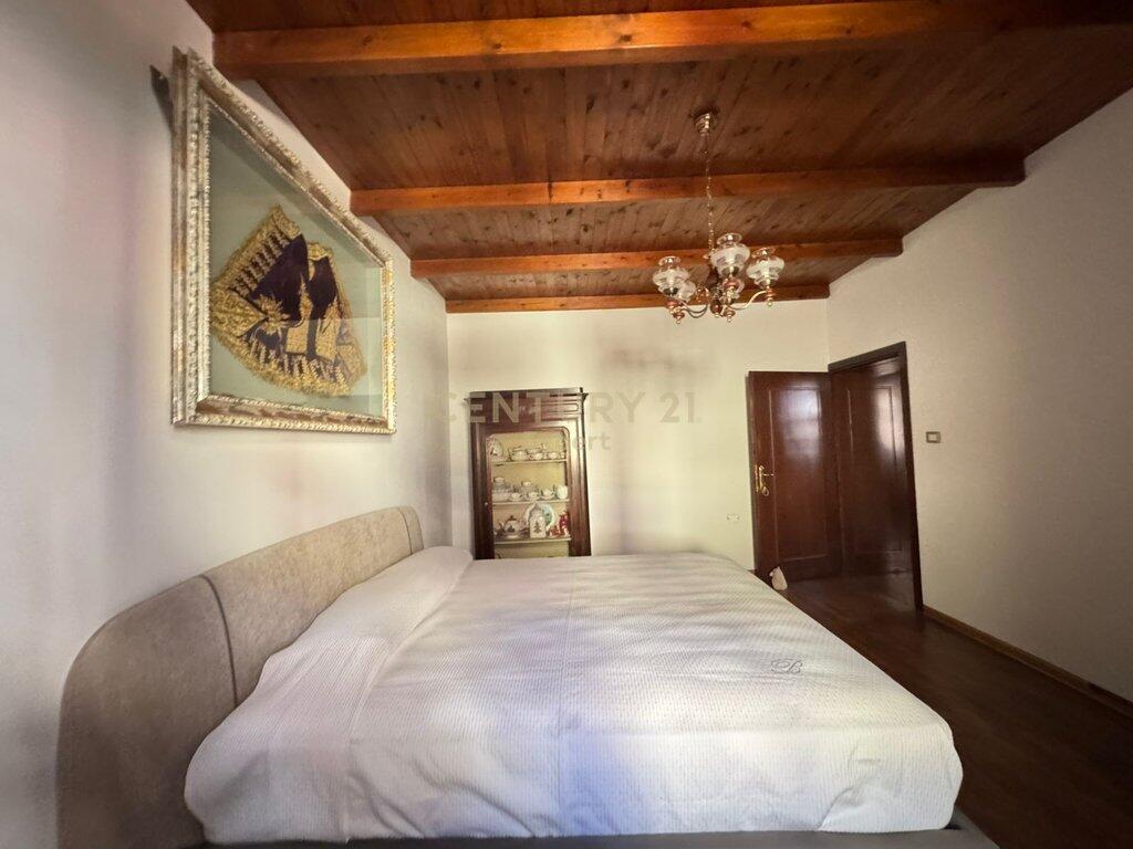 Villa with Yard for Rent in the Center of Tirana – Beginning of “Zogu i Parë” Boulevard