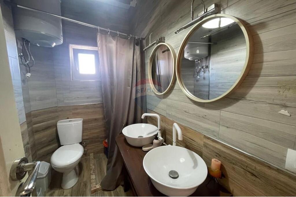 Shitet apartament 2+1 stacioni i trenit