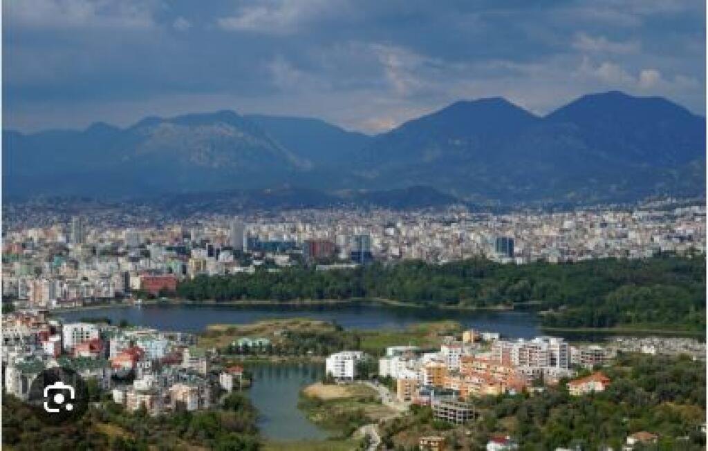 Apartament 3+1 ne shitje ne zonen e liqenit artificial ne afersi te ish Triangolo ne Tirane (ID 4131293)