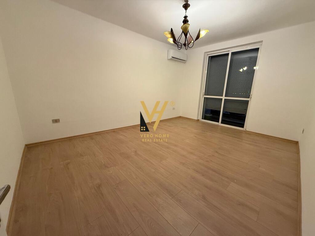 JEPET ZYRE 60 M2 ME QIRA TE ISH BLLOKU 700 EURO