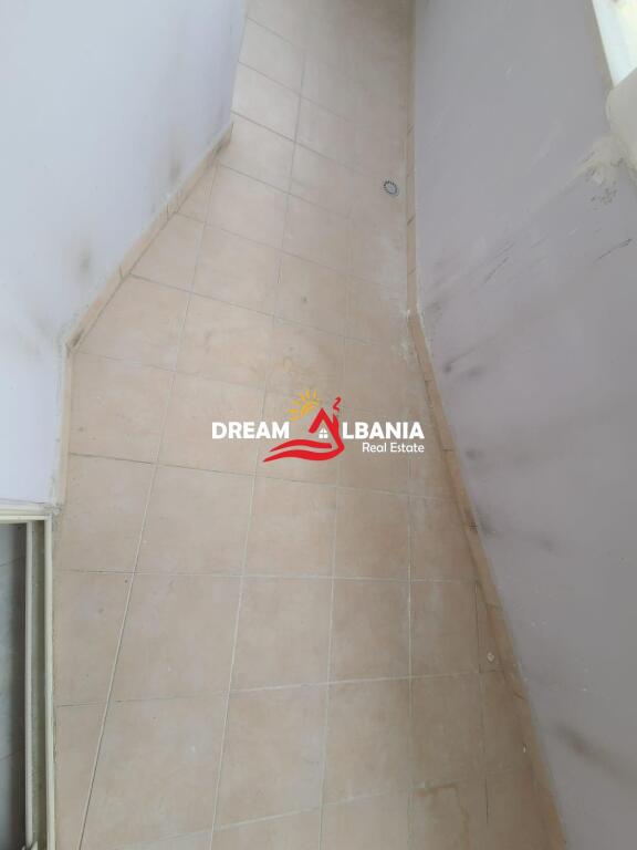 Apartament 3+1+2 WC ne Shitje ne Fresk, prane Fizikes Berthamore ne Tirane (ID 4131426)