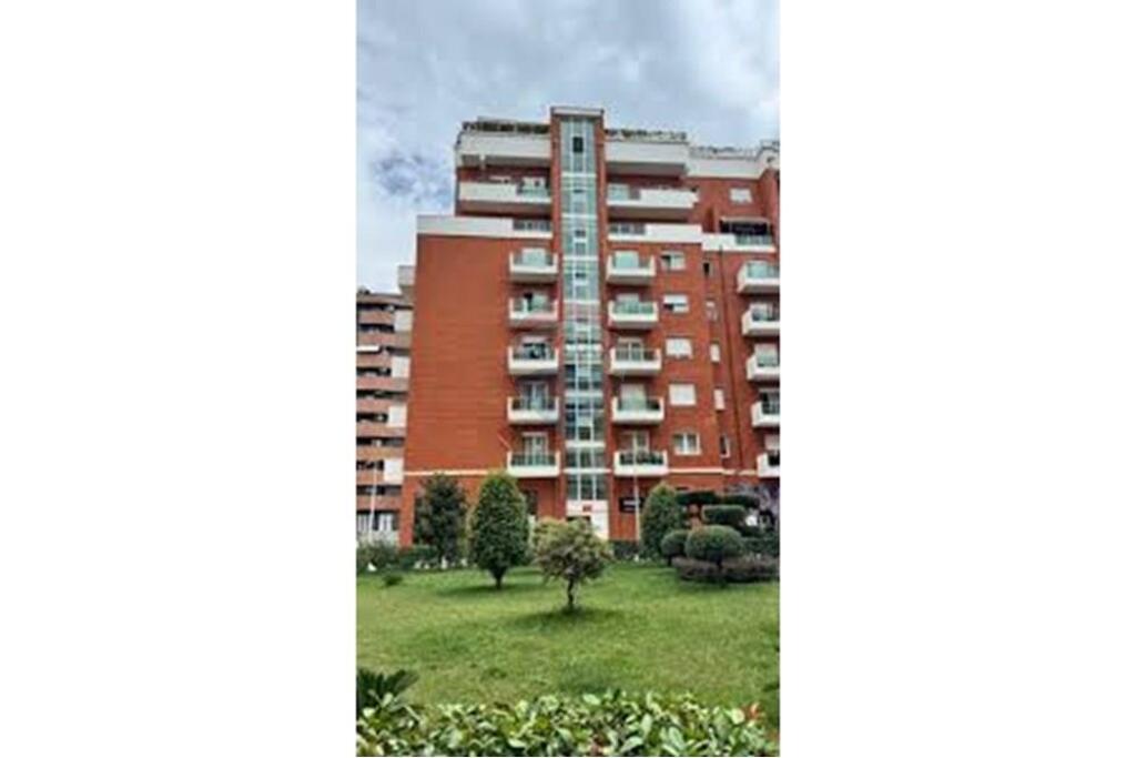 Negozio in affitto offerto presso Sima residence.