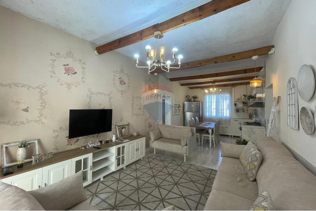 Shitet apartament 2+1 stacioni i trenit