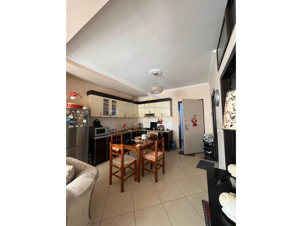 Shitet, Apartament 2+1, Fresk, Tirane