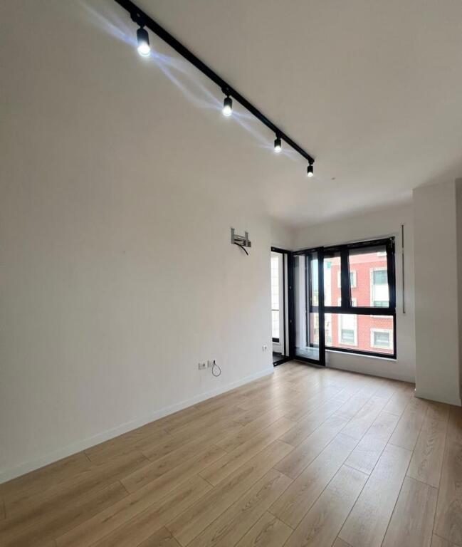 Shitet Apartament 1+1 Komuna e Parisit