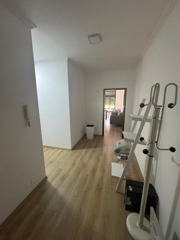 Appartamento in Affitto Ex Esposizione 4° piano residenziale 120 m2 Vista aperta da Lana Affitto: 750 mila leke/mese