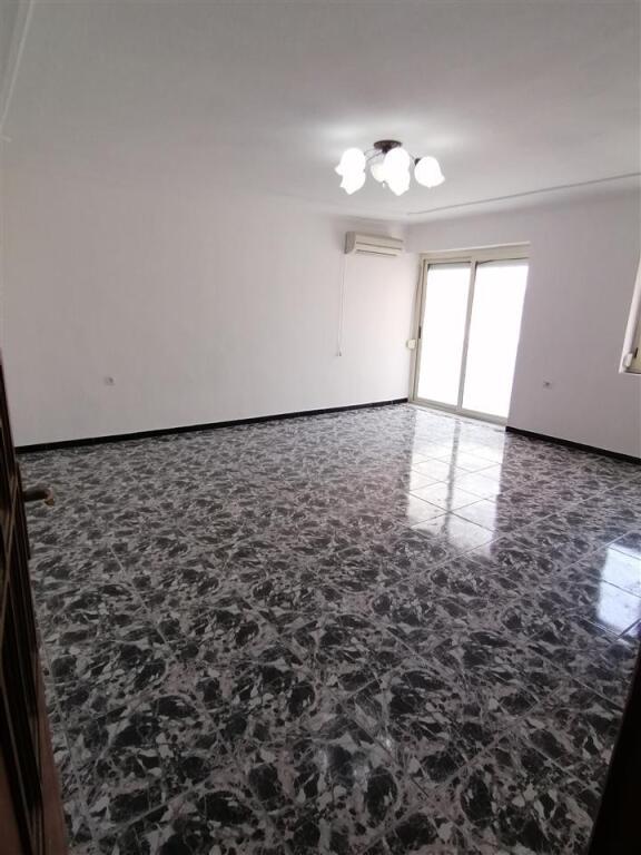 Appartamento 2+1+Cucina con ingresso indipendente in affitto, Myslym Shyr, via Islam Alla Prezzo: 500 mila leke