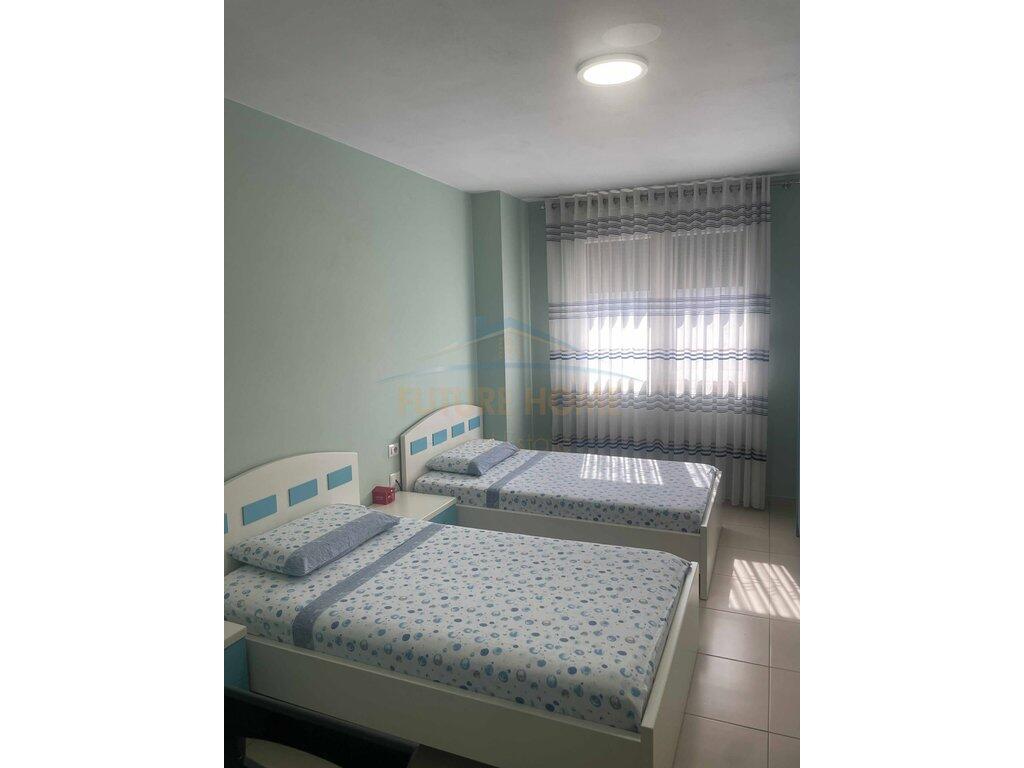 Shitet , Apartament 2+1, Yzberisht,