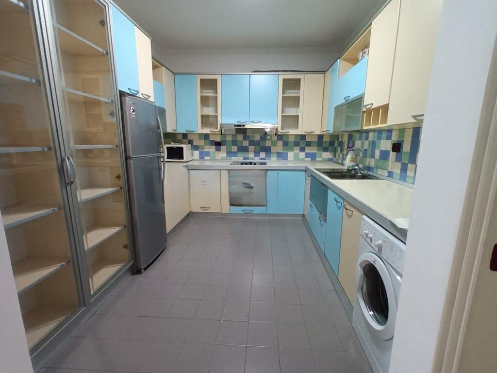 Shitet Apartament 2+1+2blk komune Parisit , Rr Tish Daija 225,000 €