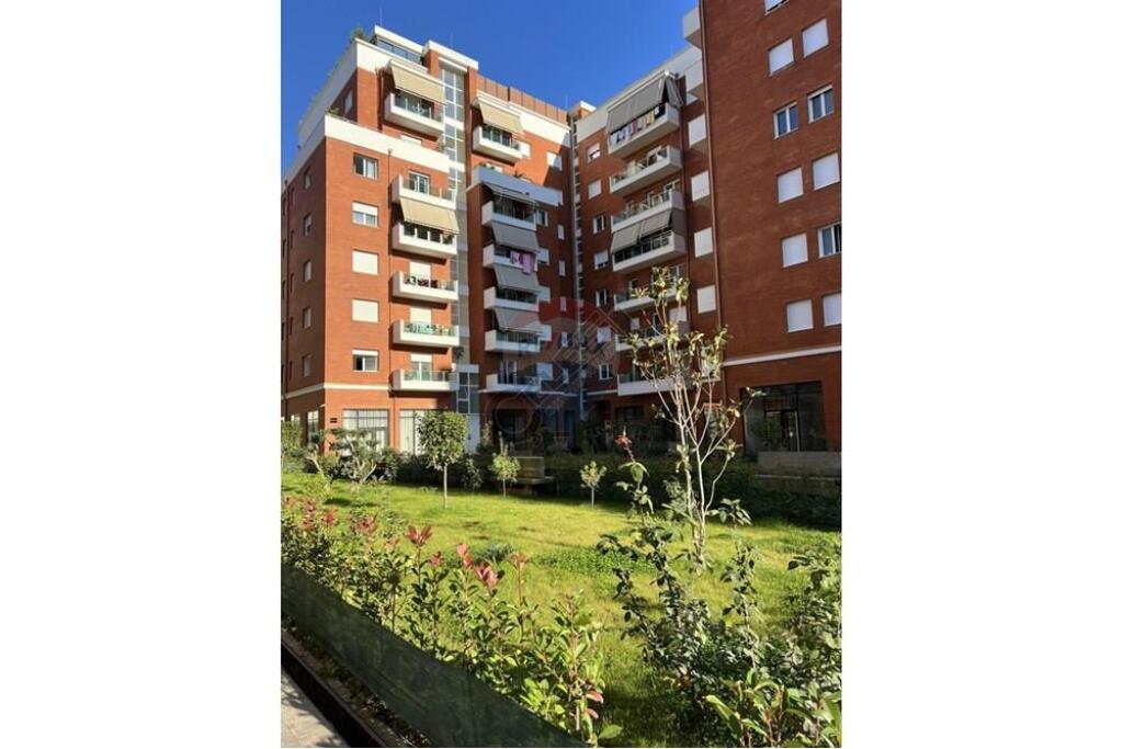 Negozio in affitto offerto presso Sima residence.