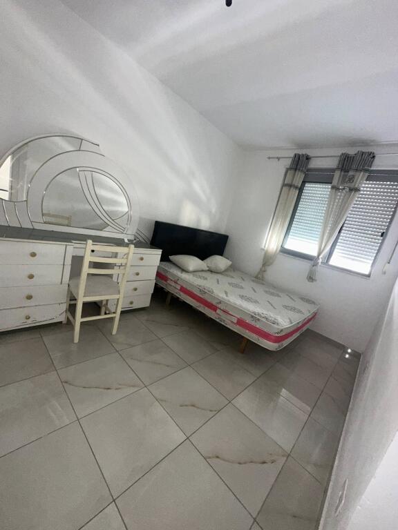 Appartamento in Affitto • 1+1+Balcone • Arredato  • 2° piano con ascensore, palazzo nuovo con amministrazione • Affitto a lungo termine 🏡Hotel Antalya, Spiaggia🏡 • 300€ ✅ __________________________________ PER ULTERIORI INFORMAZIONI👇 ENDRI CANI  Whatsapp/viber •INSTAGRAM: @endricani_goldkey_realestate •Facebook: Endri Gold Key RealEstate ■Indirizzo: Ufficio: Via Aleksander Goga Accanto a EHW Durres  Ufficio: Via Egnatia Centro Durres Ufficio: Quartiere 13, Spiaggia Durres