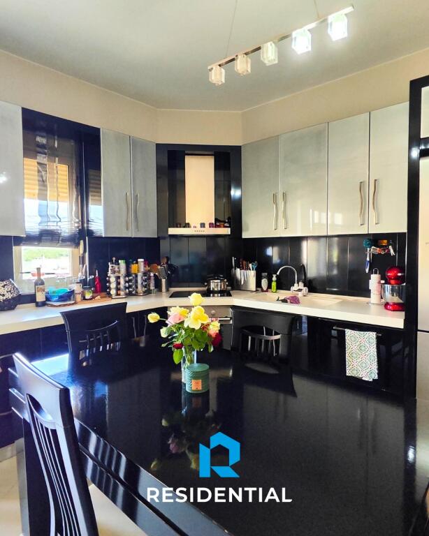 Tek Liqeni I Thate Shitet Apartament 2+1+2 I Mobiluar Me Cmim Super Okazion 1690€/m²!
