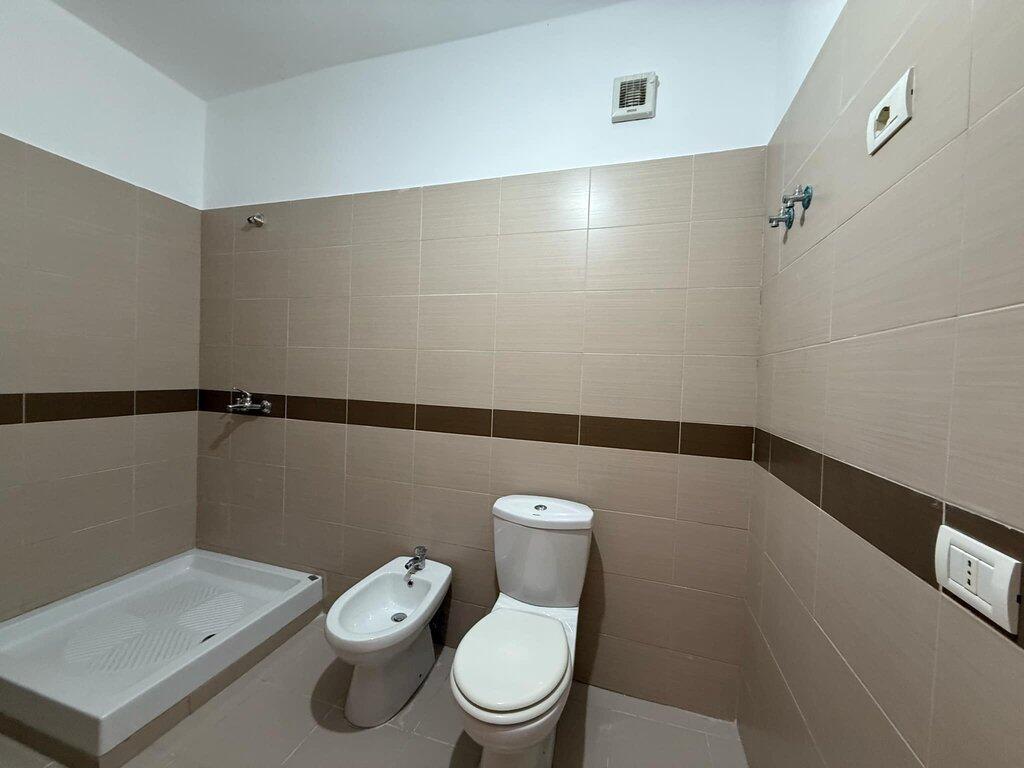 Apartament 2+1 per shitje prane Qendres
