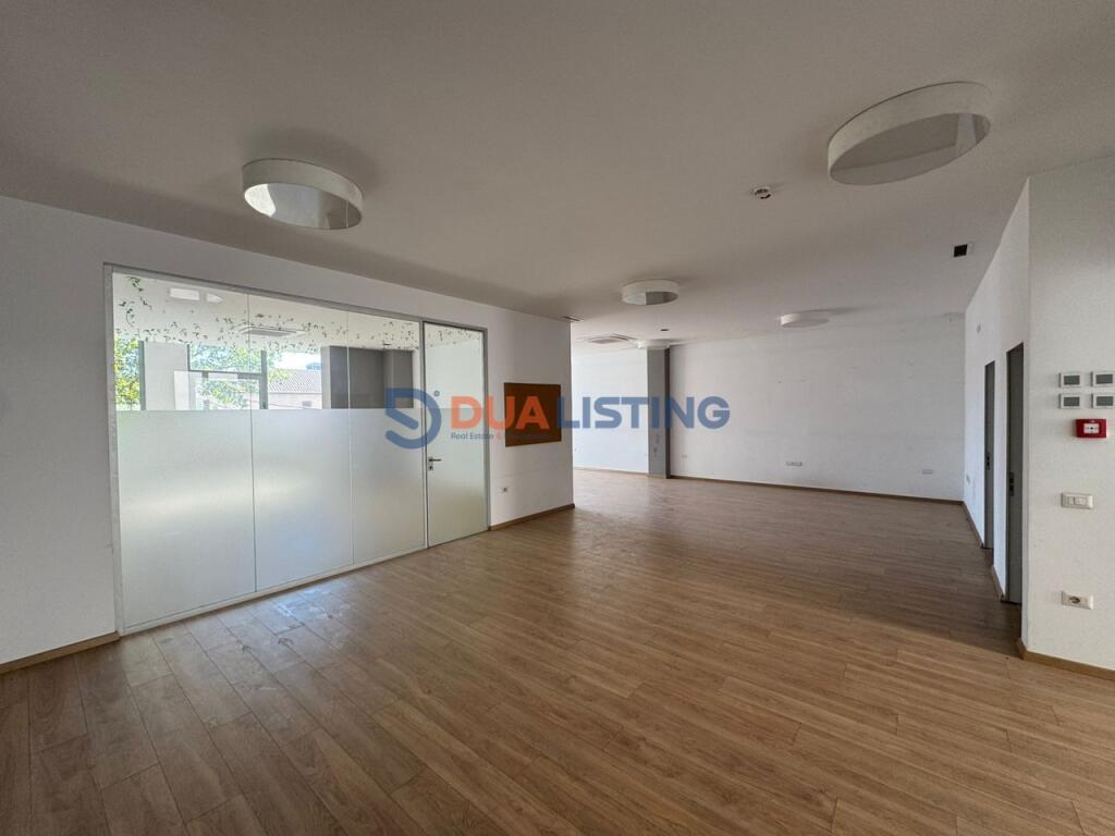 LOCALE IN AFFITTO 384 M2 A ALI DEMI !