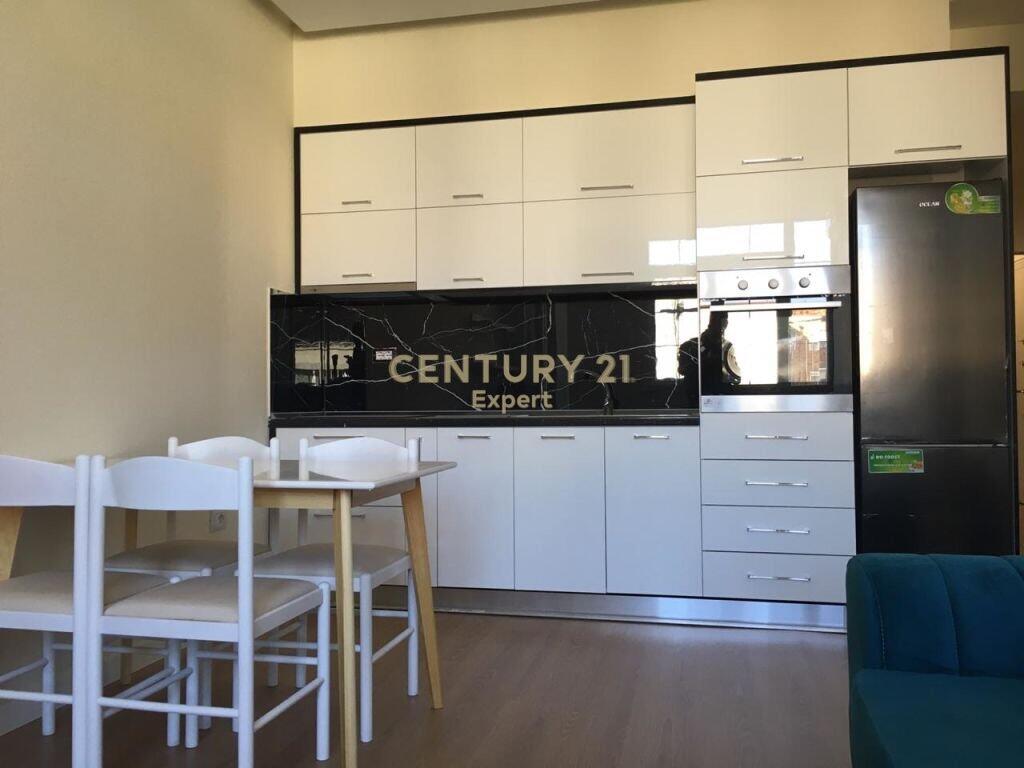 VENDIAMO APPARTAMENTO 1+1 VICINO ALL'HOTEL COLOSSEO, VIA DURRËS !!! 140.000 €