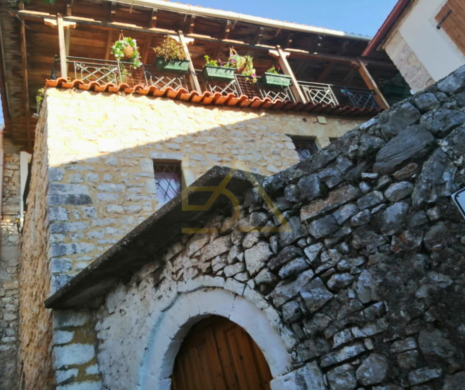 Villa in Pietra su Due Piani in Vendita – Vuno, Sarandë