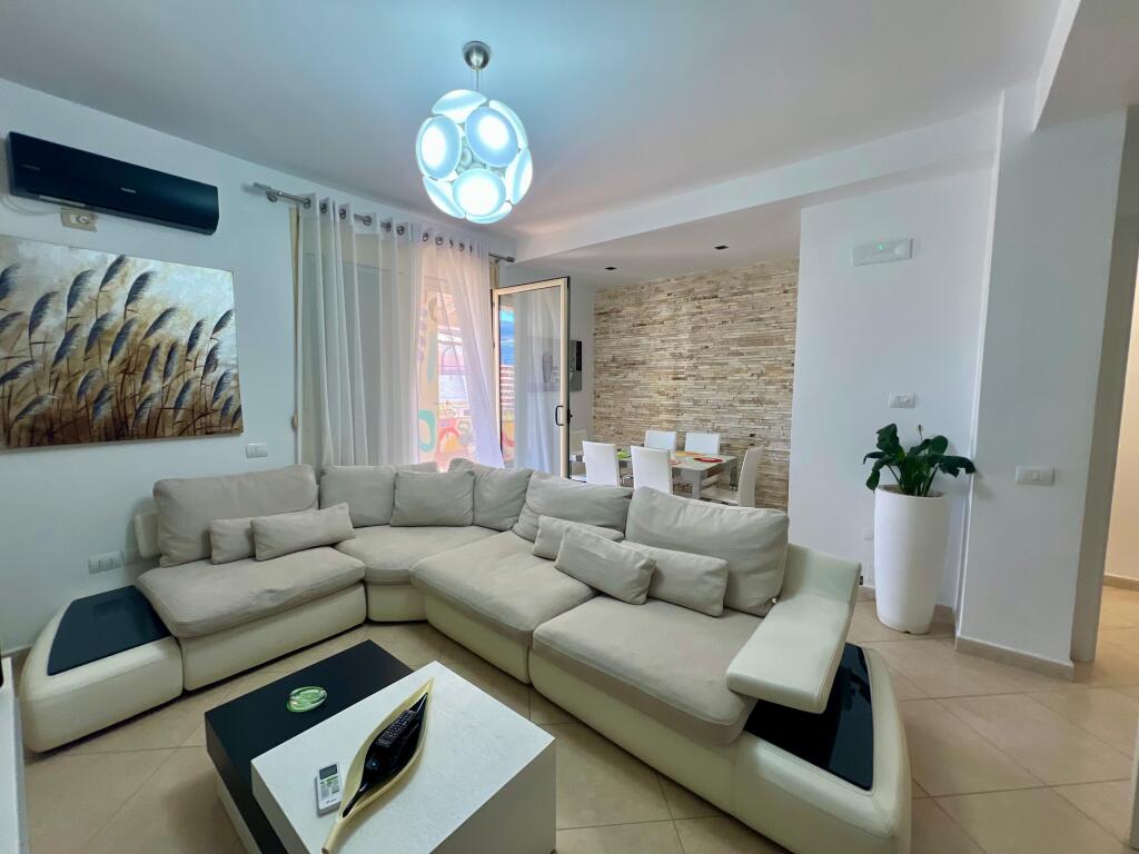 Penthouse Per Shitje Ne Bulevardin Vlore - Skele