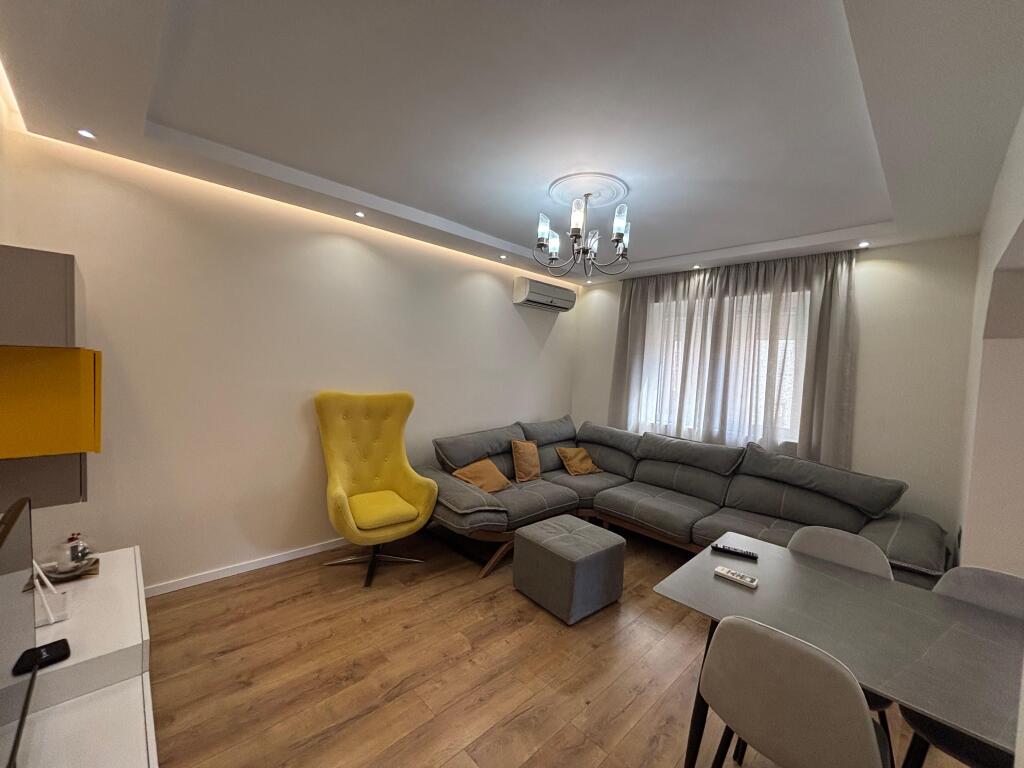 Affittasi Appartamento 2+1+1 con Balcone