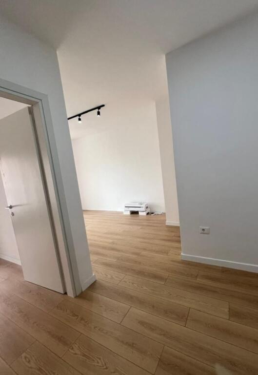 Shitet Apartament 1+1 Komuna e Parisit