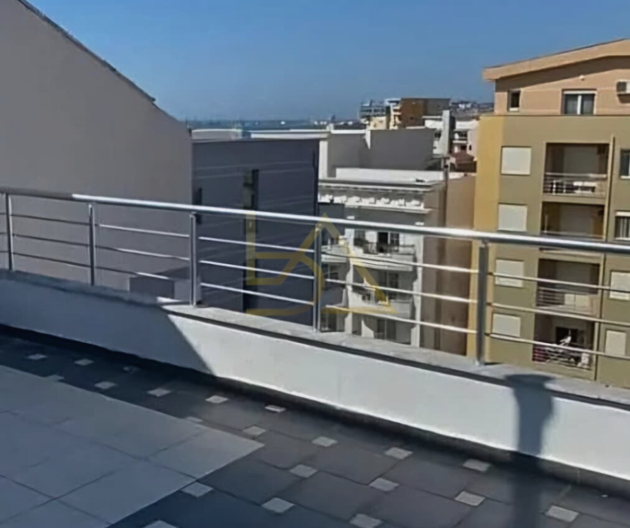OCCASIONE – Mansarda in vendita nel Quartiere 13, Durrës