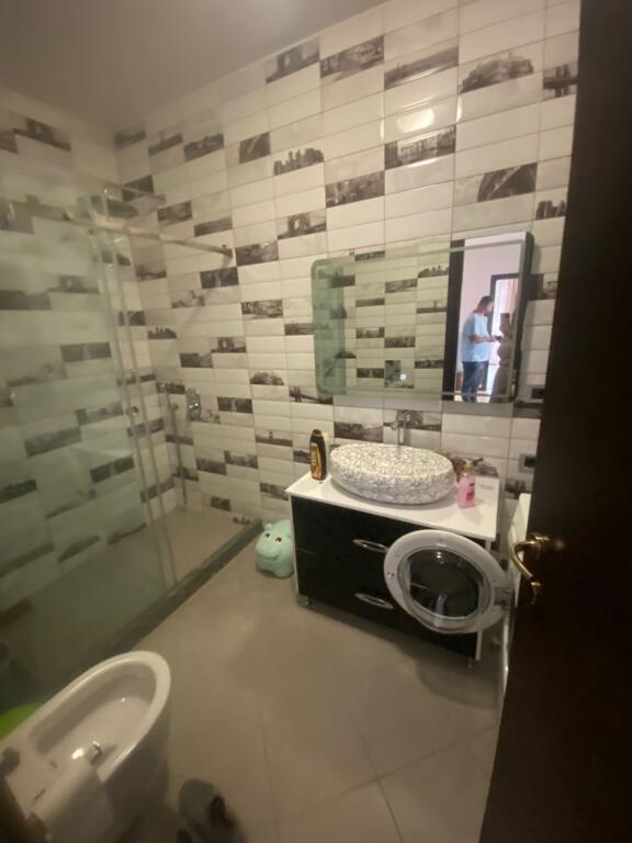 2+1,i mobiluar te pazari i ri afer atsh se,cmimi 850 euro