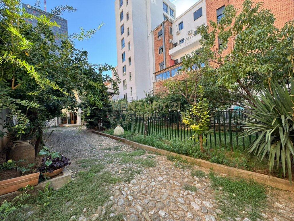 Villa with Yard for Rent in the Center of Tirana – Beginning of “Zogu i Parë” Boulevard